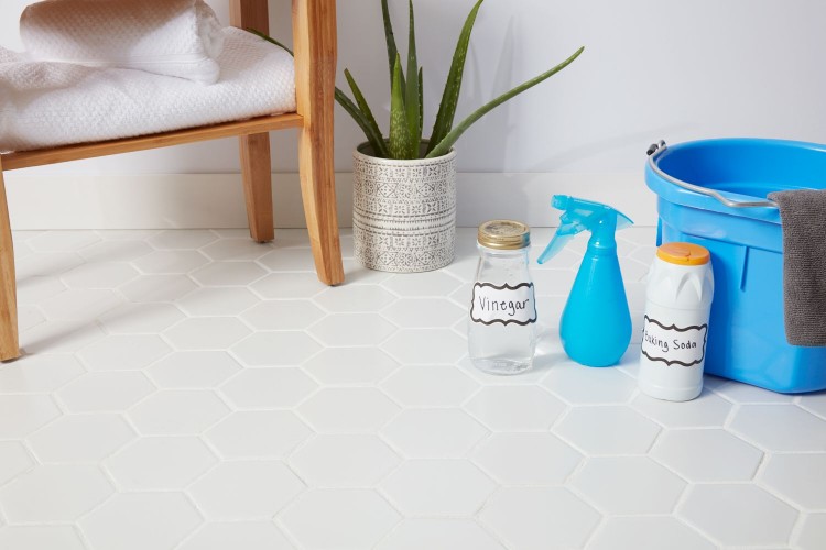 Easy-cleaning-Tips-for-porcelain-and-Ceramic-Tile